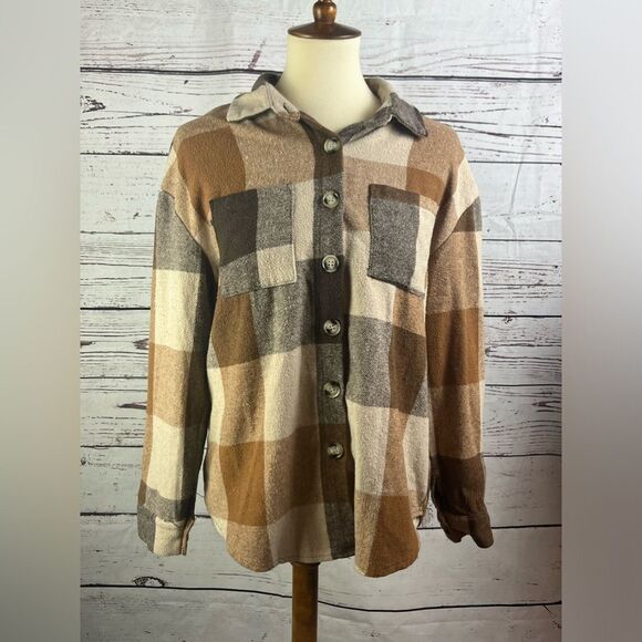 Women’s Plaid Button Down Top - Picture 6 of 6